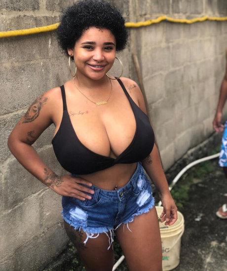 Nacktes geleaktes OnlyFans-Foto von Nanah Rodrigues