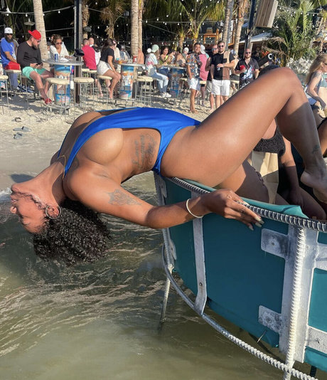 Nacktes geleaktes OnlyFans-Foto von Danielle Sylvester