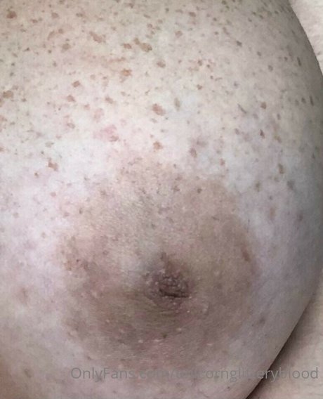 Nacktes geleaktes OnlyFans-Foto von Unicornglitteryblood