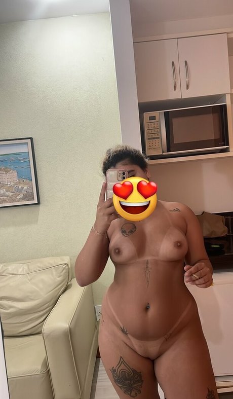 Nacktes geleaktes OnlyFans-Foto von Emy Haira