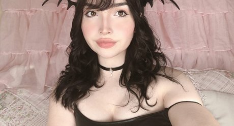 Nacktes geleaktes OnlyFans-Foto von Arianaangels