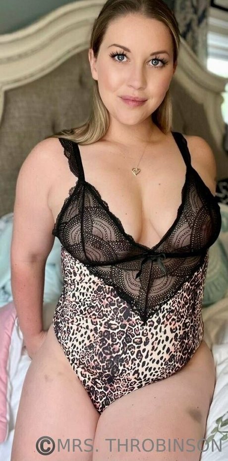 Nacktes geleaktes OnlyFans-Foto von Mrs Throbinson