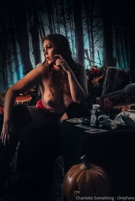 Nacktes geleaktes OnlyFans-Foto von Charlotte Something