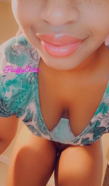Nacktes geleaktes OnlyFans-Foto von Fluffyebby