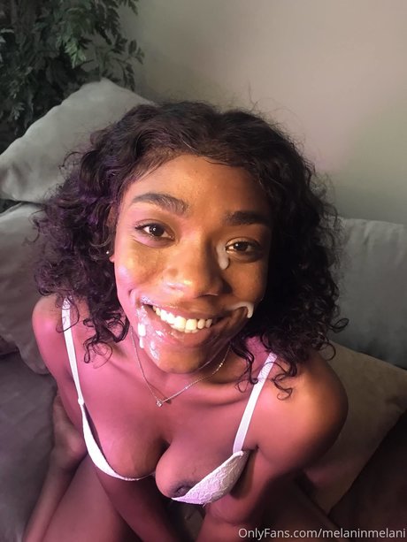 Nacktes geleaktes OnlyFans-Foto von Melanin Melani