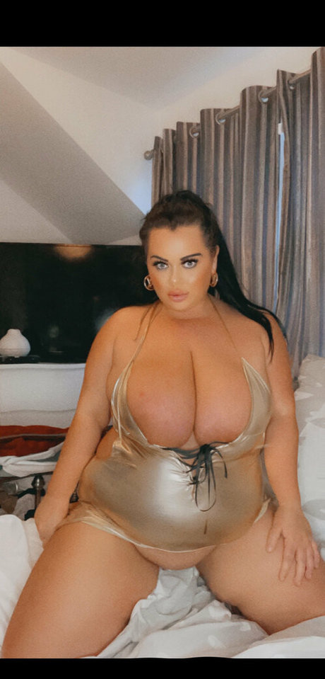 Nacktes geleaktes OnlyFans-Foto von Curvykb