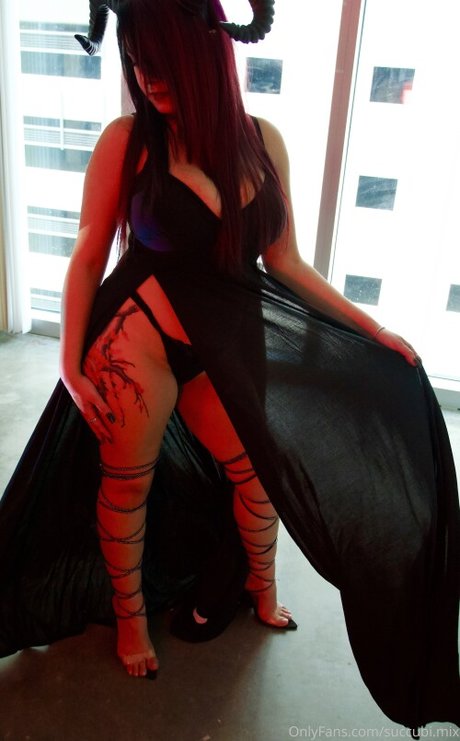 Nacktes geleaktes OnlyFans-Foto von Succubi Mix