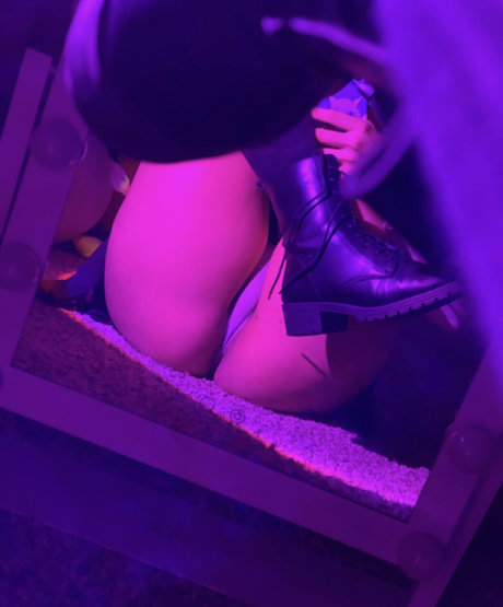 Nacktes geleaktes OnlyFans-Foto von Nozobae