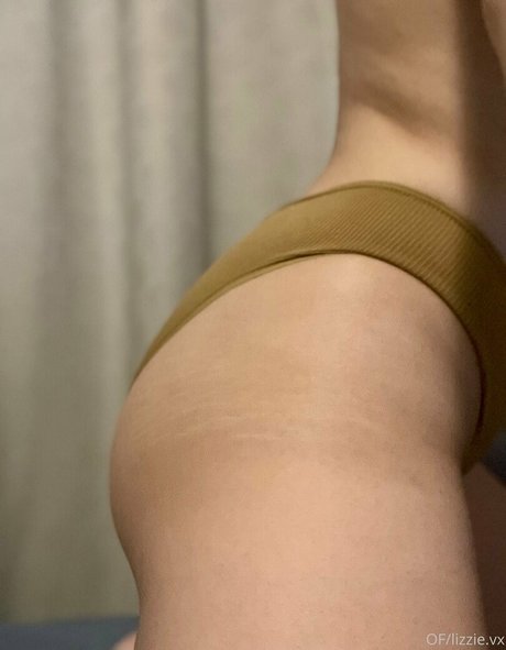 Nacktes geleaktes OnlyFans-Foto von Lizzievx