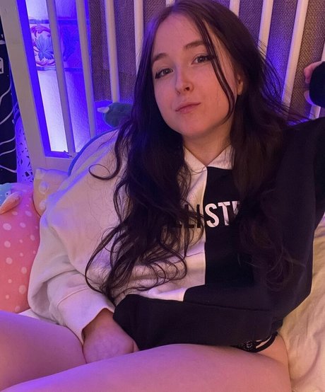 Nacktes geleaktes OnlyFans-Foto von Brattyrin