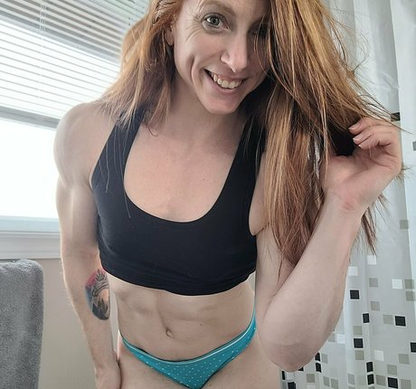 Nacktes geleaktes OnlyFans-Foto von Fitlittleredheadfree
