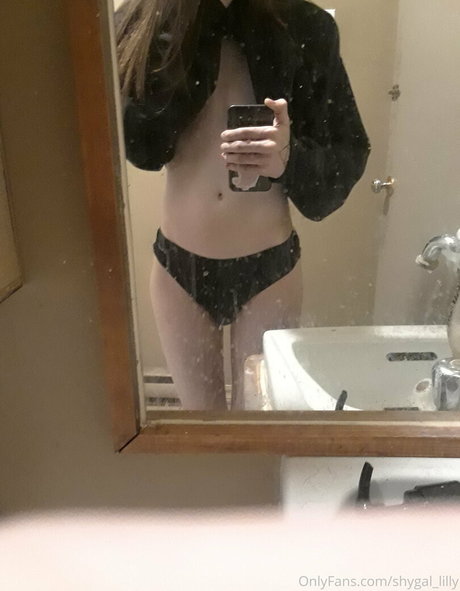 Shygal_lilly