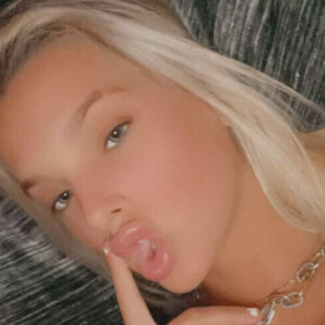 Nacktes geleaktes OnlyFans-Foto von Katerina Carney