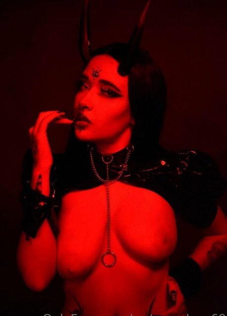 Nacktes geleaktes OnlyFans-Foto von Watermelon69