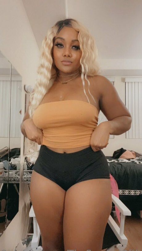 Nacktes geleaktes OnlyFans-Foto von Thesymbolofkim