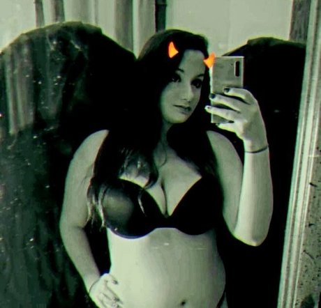 Nacktes geleaktes OnlyFans-Foto von Shadowkitten23
