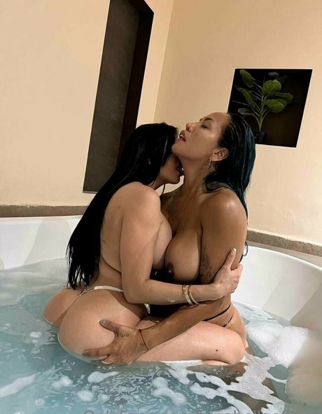 Nacktes geleaktes OnlyFans-Foto von Mujer Luna Bella
