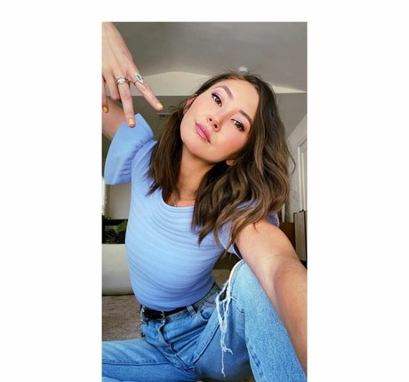 Nacktes geleaktes OnlyFans-Foto von Kimiko Glenn