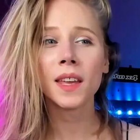Nacktes geleaktes OnlyFans-Foto von Realjuliajane
