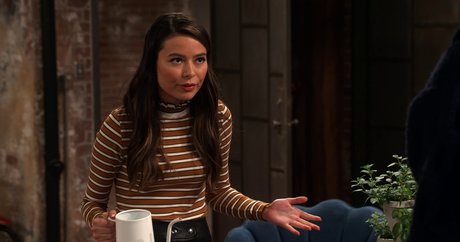 Nacktes geleaktes OnlyFans-Foto von Miranda Cosgrove