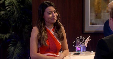 Nacktes geleaktes OnlyFans-Foto von Miranda Cosgrove