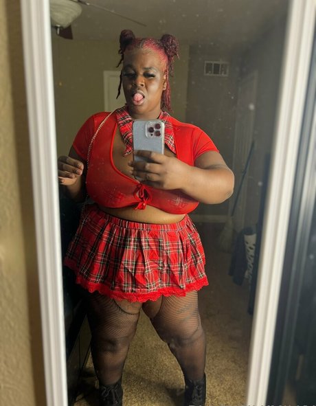 Nacktes geleaktes OnlyFans-Foto von Sexyblacksilkp1