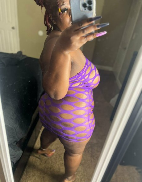 Nacktes geleaktes OnlyFans-Foto von Sexyblacksilkp1