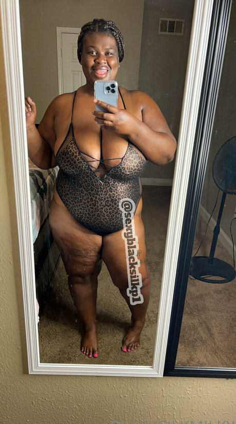 Nacktes geleaktes OnlyFans-Foto von Sexyblacksilkp1