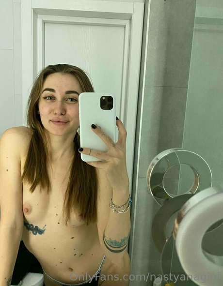 Nacktes geleaktes OnlyFans-Foto von Nastyanagini