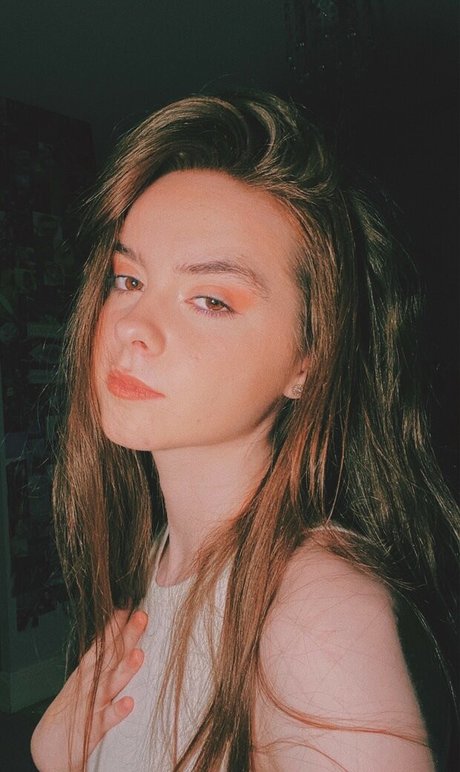 Nacktes geleaktes OnlyFans-Foto von Laura Anne
