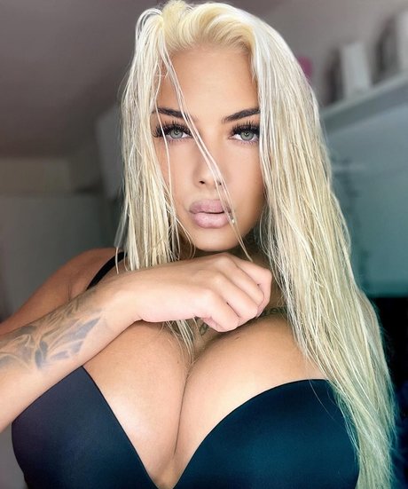 Nacktes geleaktes OnlyFans-Foto von Deminecka