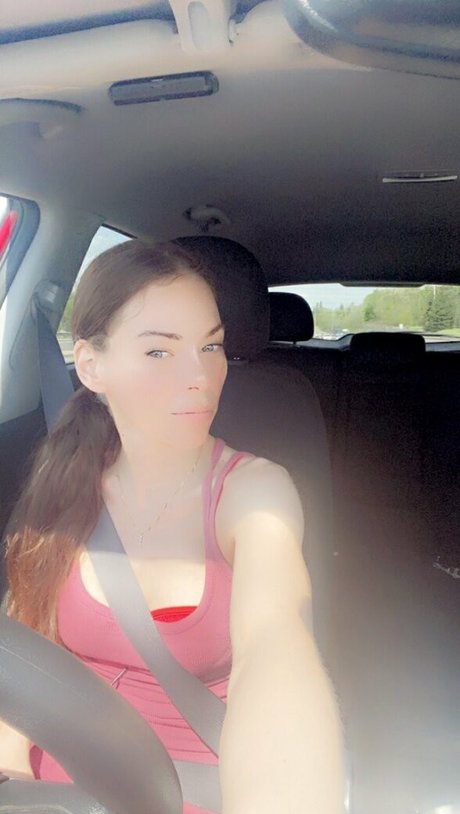 Nacktes geleaktes OnlyFans-Foto von Bellapetitewifey