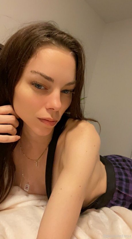 Nacktes geleaktes OnlyFans-Foto von Bellapetitewifey
