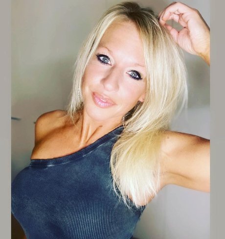 Nacktes geleaktes OnlyFans-Foto von Gail Emms