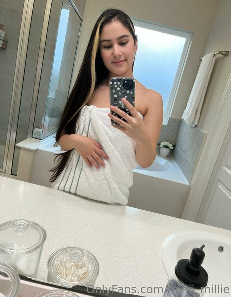 Nacktes geleaktes OnlyFans-Foto von Miniimillie