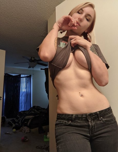 Nacktes geleaktes OnlyFans-Foto von Thepigeonbrat