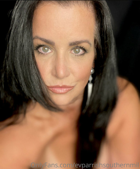 Nacktes geleaktes OnlyFans-Foto von Evparrishsouthernmil
