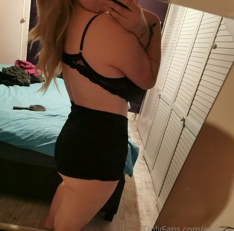Nacktes geleaktes OnlyFans-Foto von Ewalexi