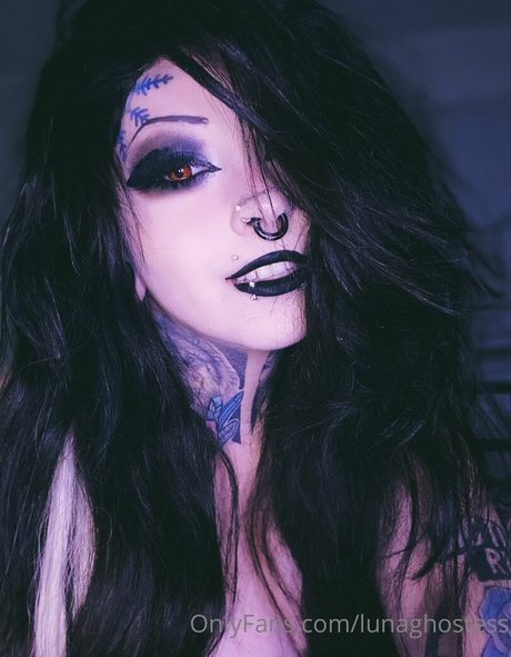 Luna Ghostess