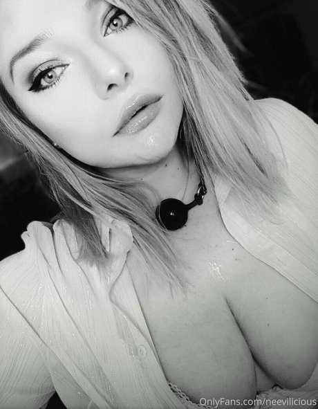 Nacktes geleaktes OnlyFans-Foto von Neevilicious