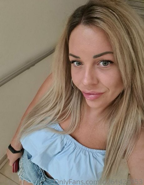 Nacktes geleaktes OnlyFans-Foto von Fierymommy