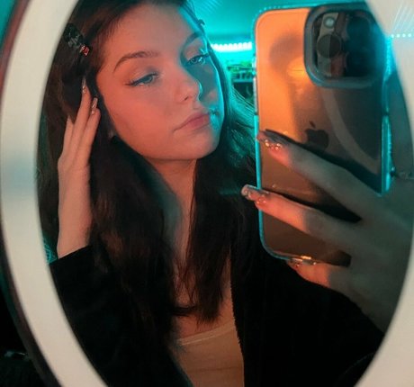 Naomiskyex