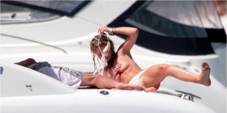 Nacktes geleaktes OnlyFans-Foto von Abbey Clancy
