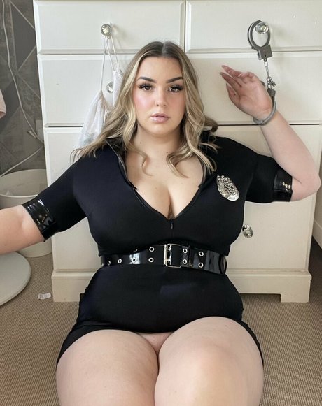 Nacktes geleaktes OnlyFans-Foto von Curvygirllou