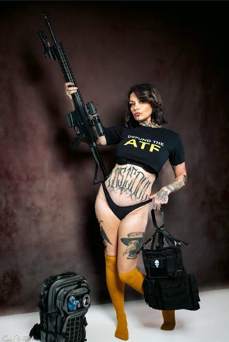 Nacktes geleaktes OnlyFans-Foto von Gun Bunnies
