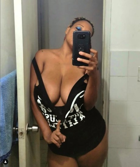 Nacktes geleaktes OnlyFans-Foto von Safira Oneill