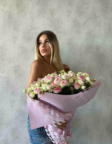 Nacktes geleaktes OnlyFans-Foto von Blondyangel
