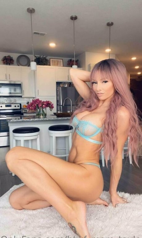 Nacktes geleaktes OnlyFans-Foto von Htwfmomtaylor