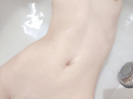 Nacktes geleaktes OnlyFans-Foto von Petitesaki