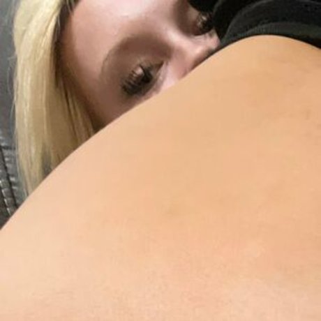 Nacktes geleaktes OnlyFans-Foto von Tinylucyxo